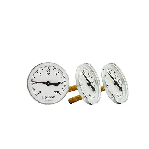 Drei Thermometer mit weißen Zifferblättern und schwarzen Zeigern, montiert auf Kupferrohren, produziert von der Marke ESBE. Temperaturbereiche bis zu 120 °C.